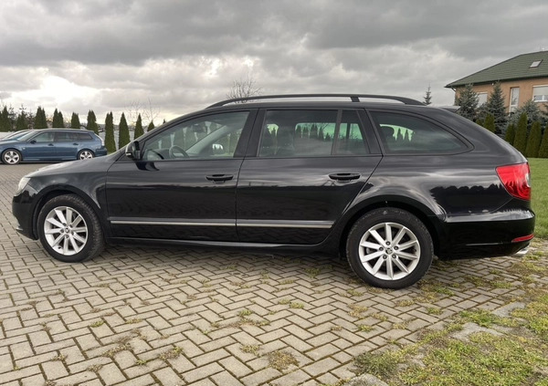 Skoda Superb cena 34900 przebieg: 260000, rok produkcji 2014 z Łobez małe 436